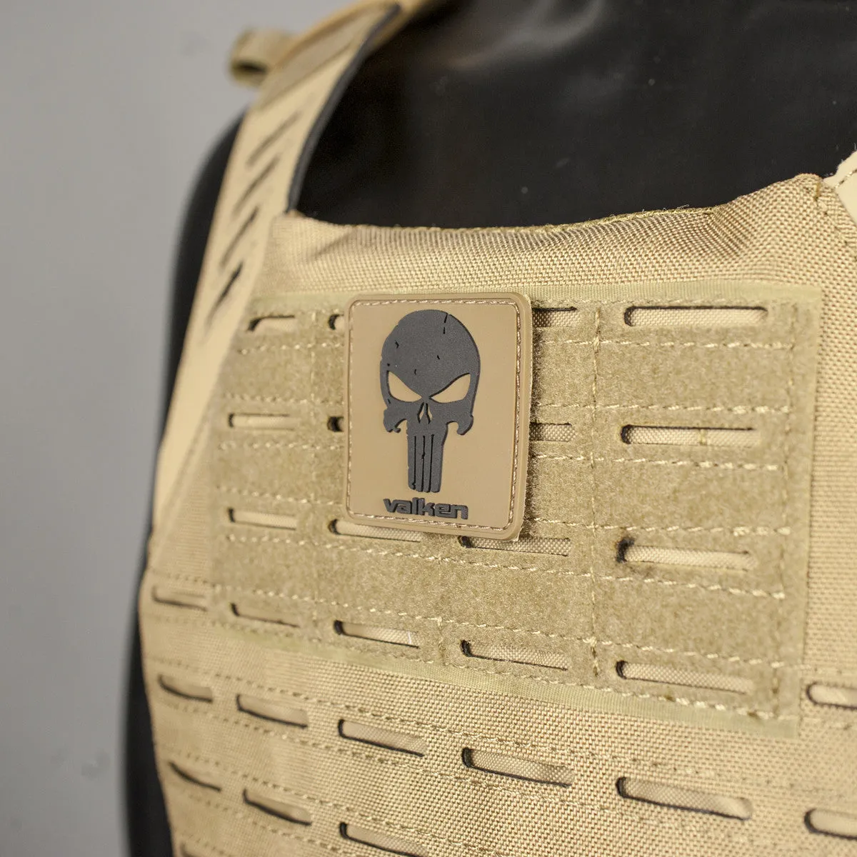 Valken Vest Alpha Carrier LC - Tan Skull